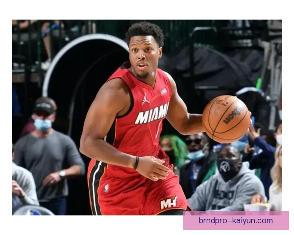 哈维·西蒙斯持续提升创造力状态，成为球队进攻的关键因素